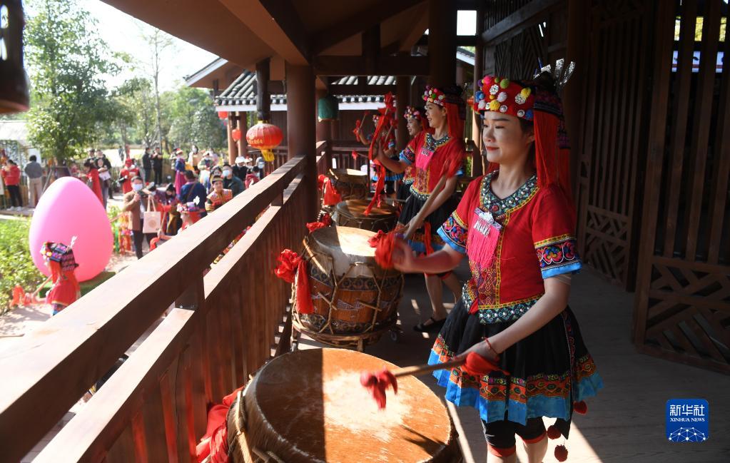 广西河池：多彩风情引客来