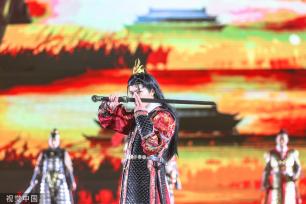 江西非物质文化遗产服饰秀在滕王阁上演