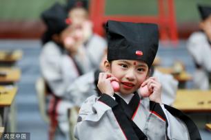 广西融安一小学举行传统“开笔礼”仪式