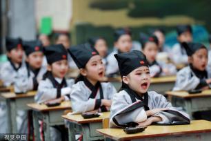 广西融安一小学举行传统“开笔礼”仪式