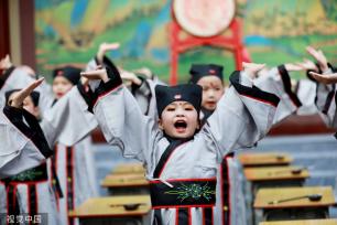 广西融安一小学举行传统“开笔礼”仪式