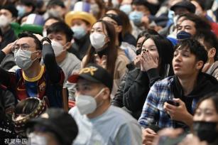 香港市民观看世界杯决赛 贺阿根廷夺冠