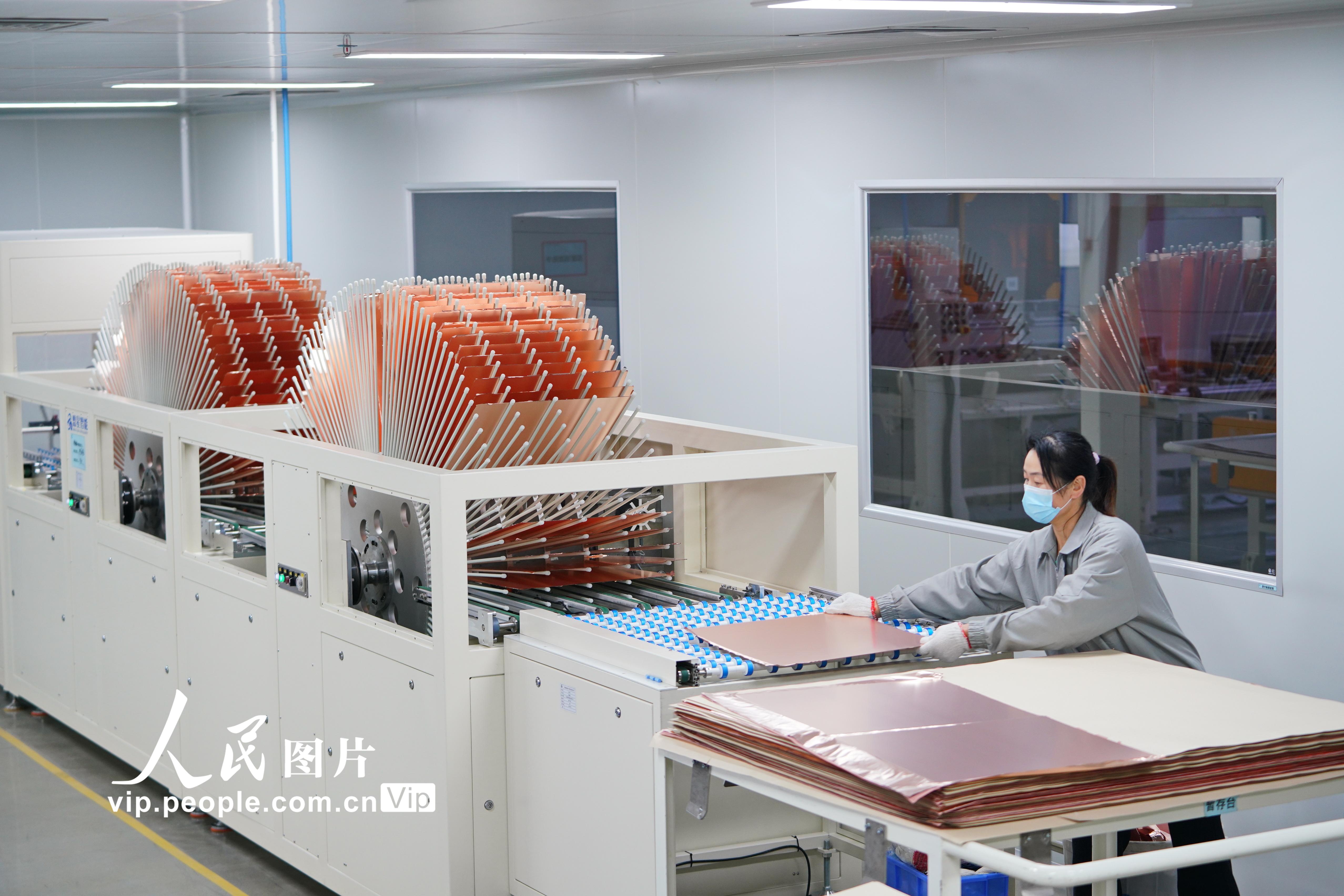 江西龙南：开足马力赶制出口订单