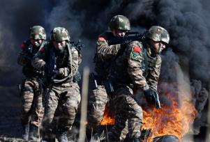 合肥：严寒天气 武警进行实战演练