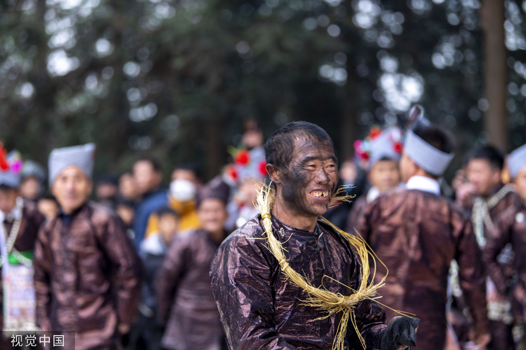 贵州：苗族同胞画花脸庆祝五年一度芦笙节