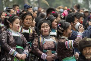 贵州：苗族同胞画花脸庆祝五年一度芦笙节