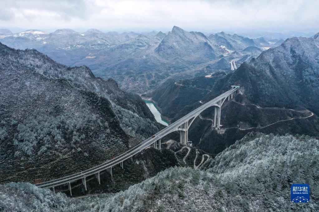 贵黄高速连接线甘溪特大桥建成通车