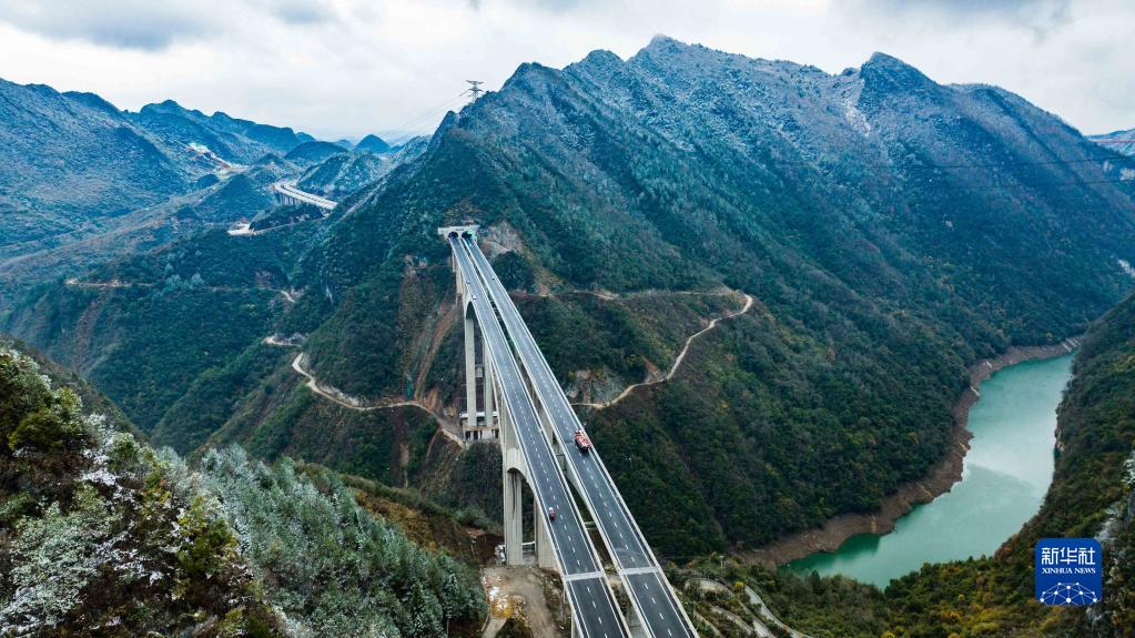 贵黄高速连接线甘溪特大桥建成通车