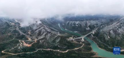 贵黄高速连接线甘溪特大桥建成通车