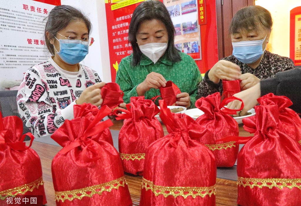 河北秦皇岛：社区开展民俗活动迎接腊八节