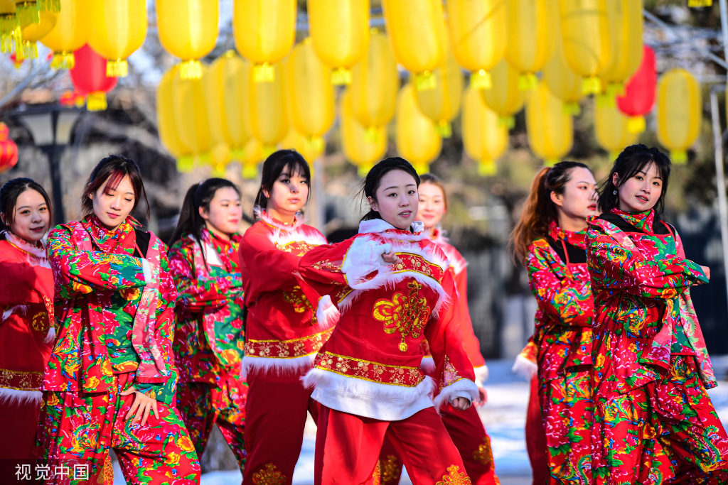 关东大院击鼓祈福 游客沈阳鸟岛体验民俗项目