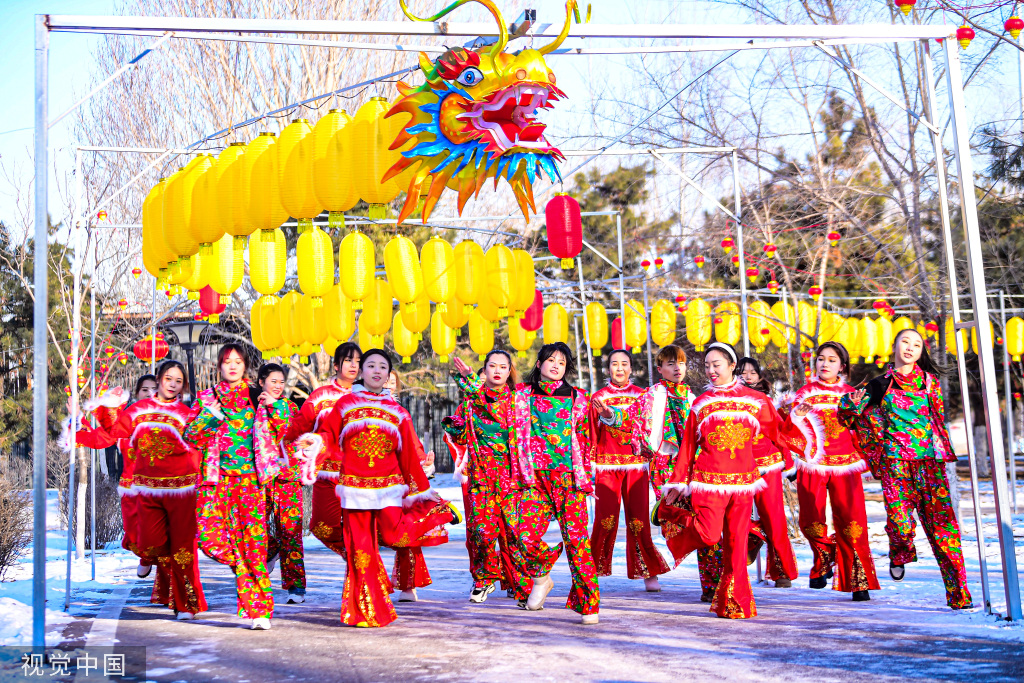 关东大院击鼓祈福 游客沈阳鸟岛体验民俗项目