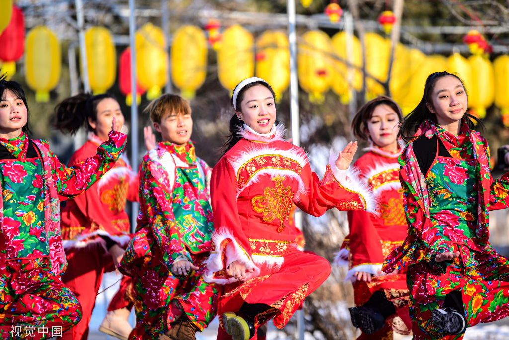 关东大院击鼓祈福 游客沈阳鸟岛体验民俗项目