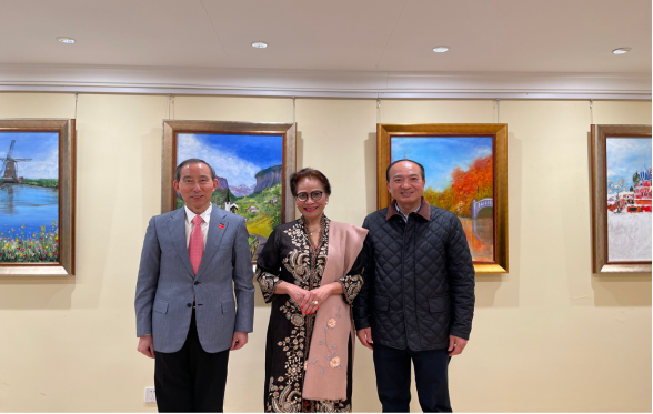 龙宇翔应邀出席印度尼西亚艺术家驻华大使周浩黎夫人艾茜薇画展