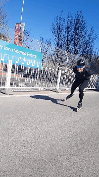Wheelin’ around at The Olympics  #beijing #inlineskating #rollerskating #pekin #patinaje #patin #skeeleren #inline #rulleskøjter #teamdanmark #skatelove   @stefan_due.gif