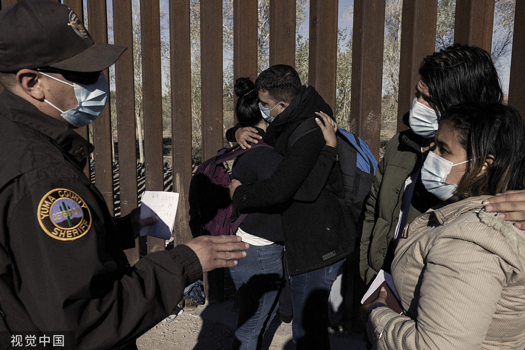 美国特工在美墨边境射杀移民外媒：美机构滥用私刑已常态化