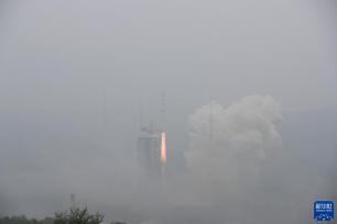 我国成功发射四维03/04卫星