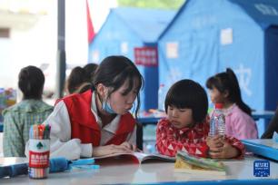 临时安置点里的孩子们