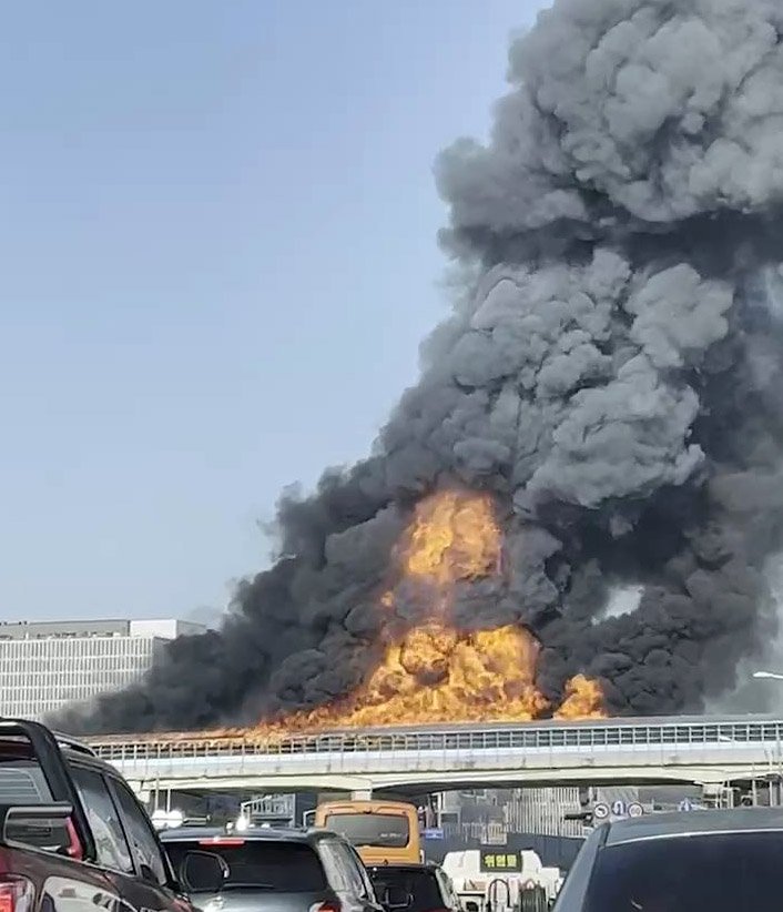 韩国高速公路突发大火：至少6死29伤 数百米路段被火吞噬