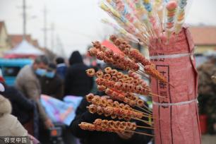 农村大集燃起人间烟火 红红火火充满年味