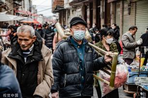 农村大集燃起人间烟火 红红火火充满年味