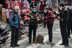 农村大集燃起人间烟火 红红火火充满年味