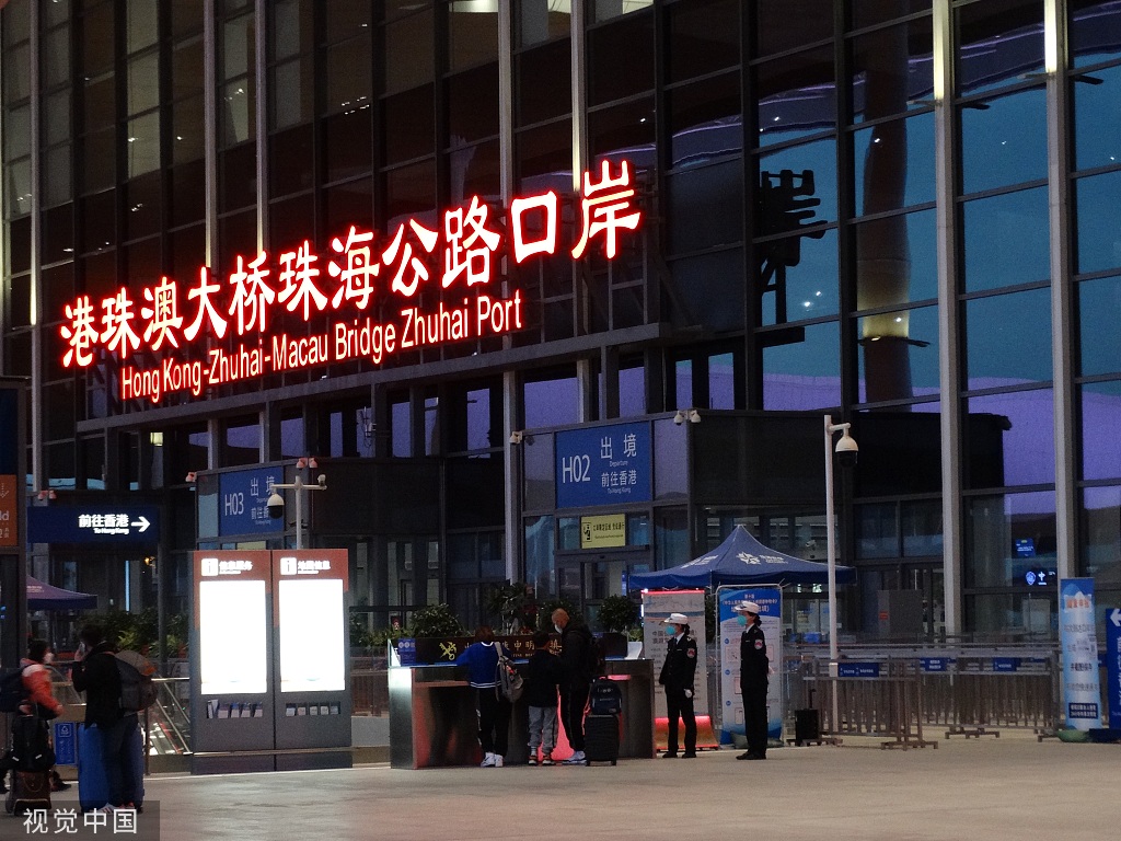 广州珠海：港珠澳大桥珠海公路口岸全面通关