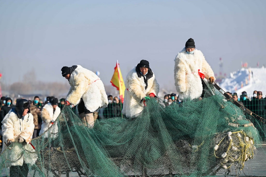 呼和浩特：哈素海首届冬捕节开幕