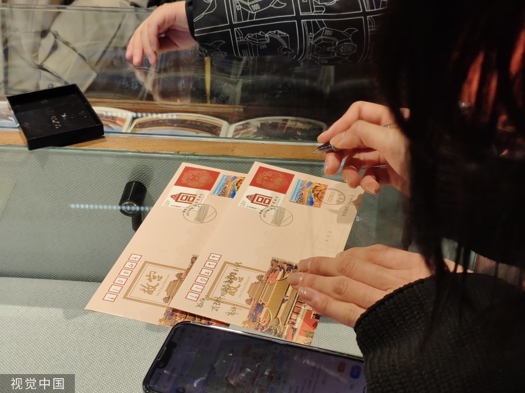 故宫邮局落户紫禁城 开业首日迎来大量游客