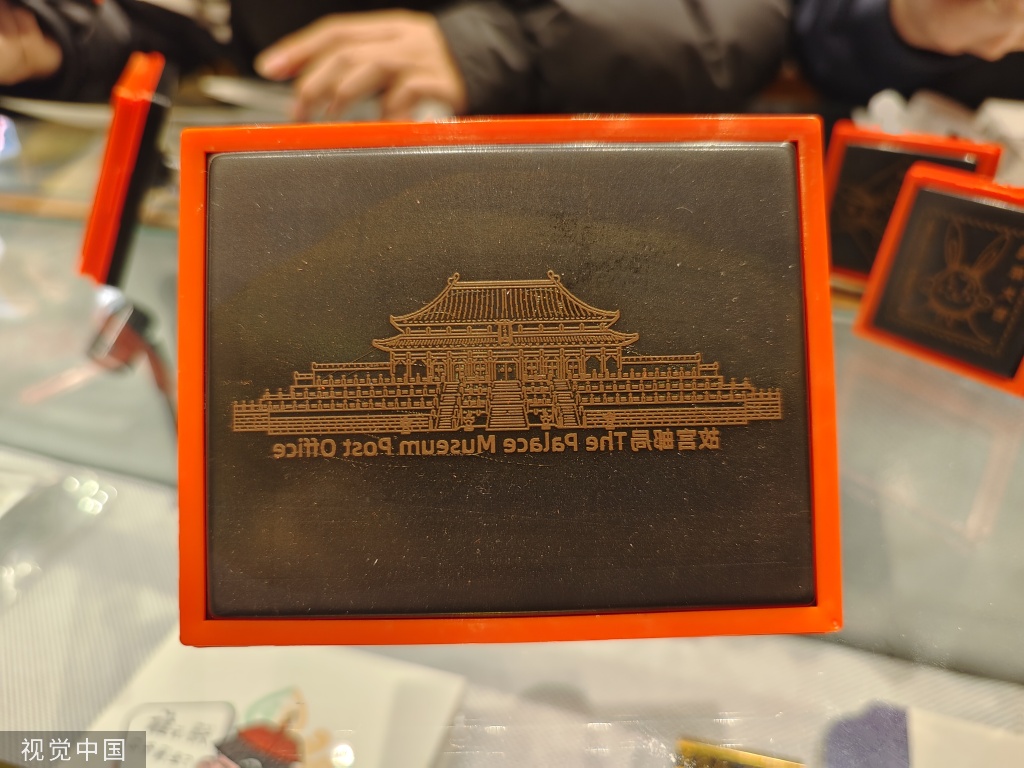 故宫邮局落户紫禁城 开业首日迎来大量游客
