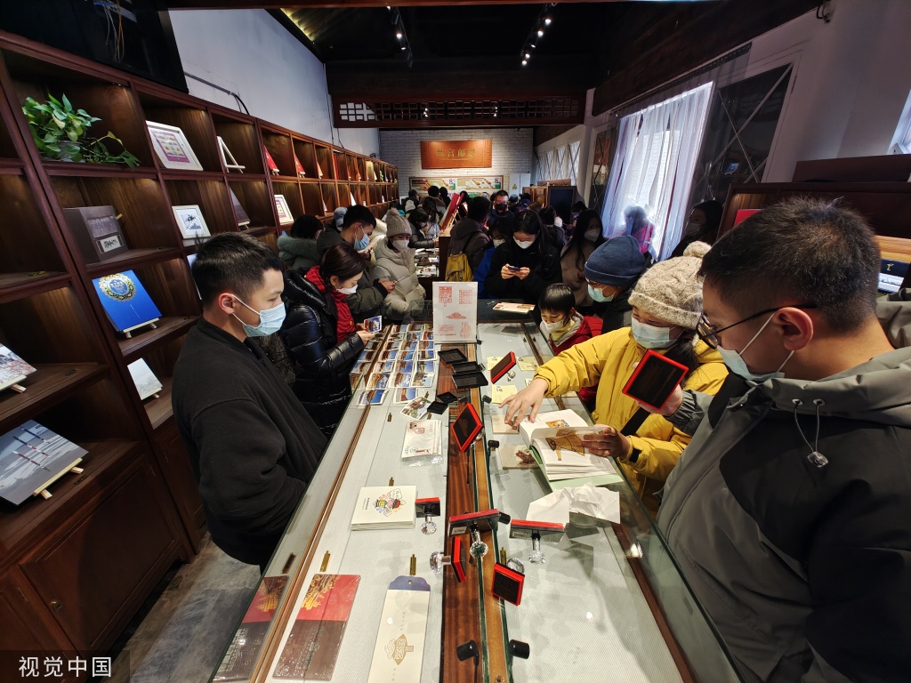 故宫邮局落户紫禁城 开业首日迎来大量游客