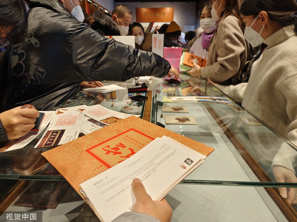 故宫邮局落户紫禁城 开业首日迎来大量游客