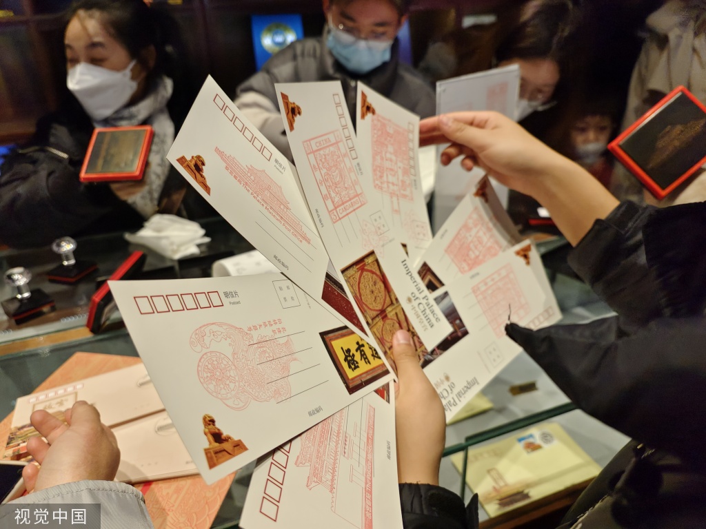 故宫邮局落户紫禁城 开业首日迎来大量游客