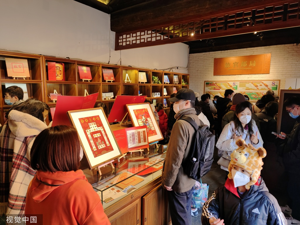 故宫邮局落户紫禁城 开业首日迎来大量游客