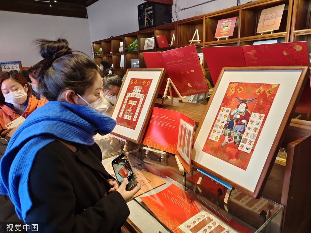 故宫邮局落户紫禁城 开业首日迎来大量游客