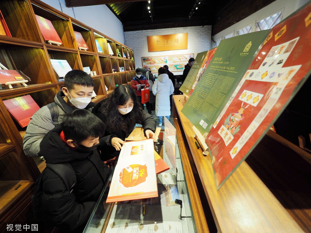 故宫邮局落户紫禁城 开业首日迎来大量游客