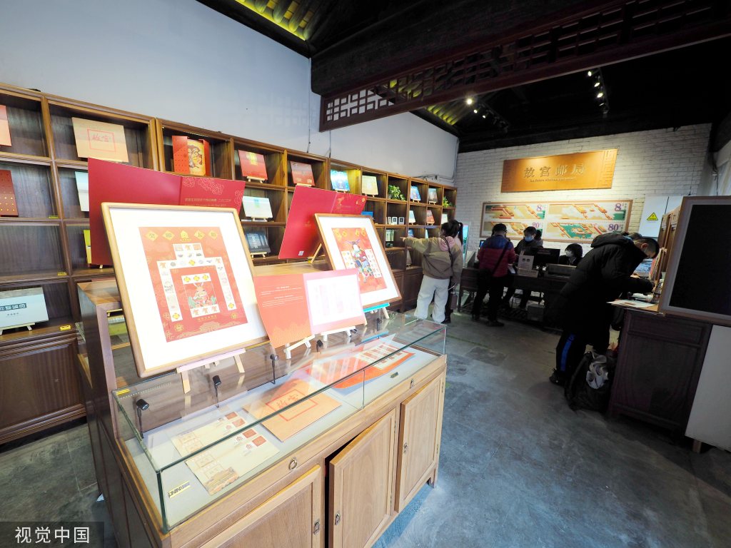 故宫邮局落户紫禁城 开业首日迎来大量游客