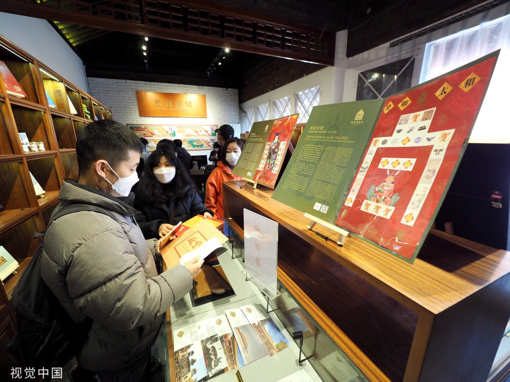 故宫邮局落户紫禁城 开业首日迎来大量游客