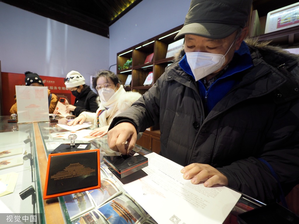 故宫邮局落户紫禁城 开业首日迎来大量游客