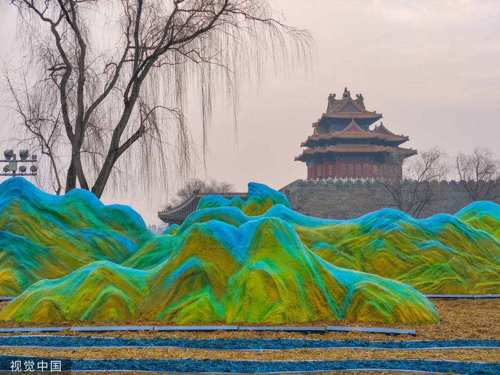 北京：故宫角楼造景“千里江山图”色彩绚丽