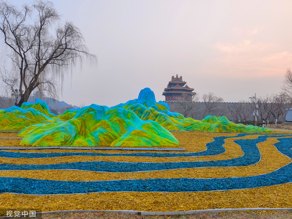 北京：故宫角楼造景“千里江山图”色彩绚丽