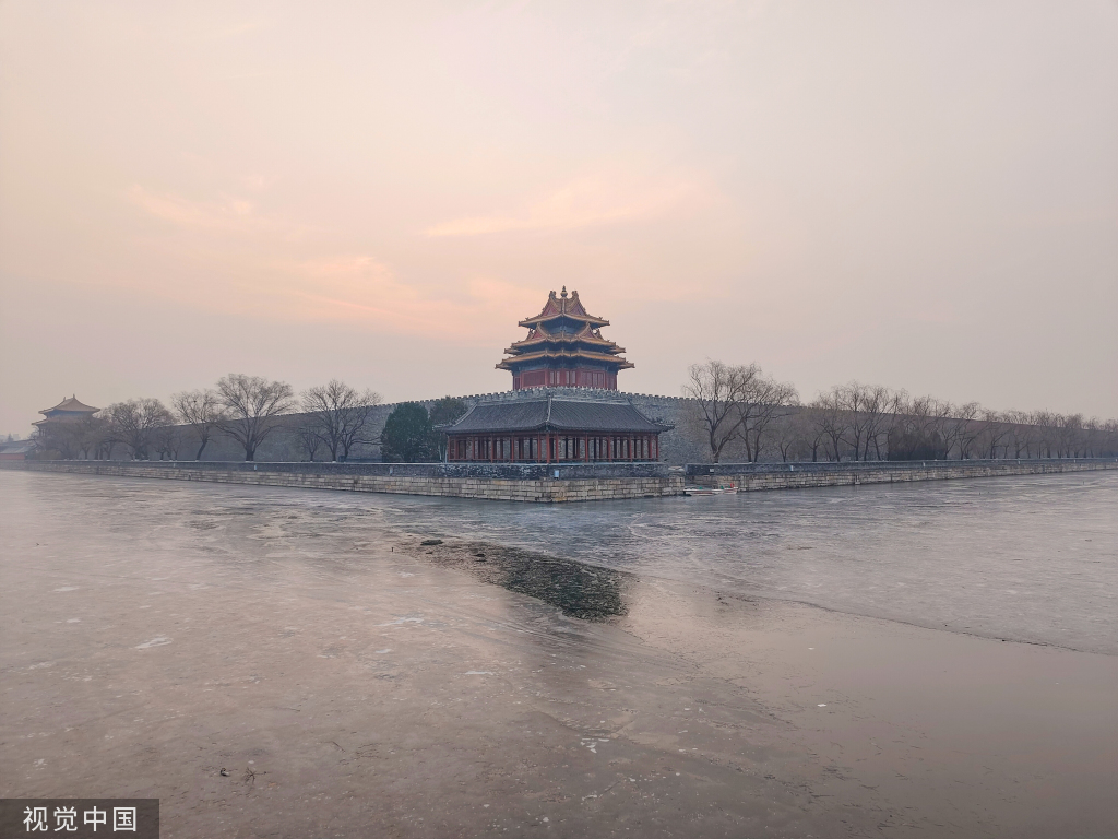 北京：故宫角楼造景“千里江山图”色彩绚丽