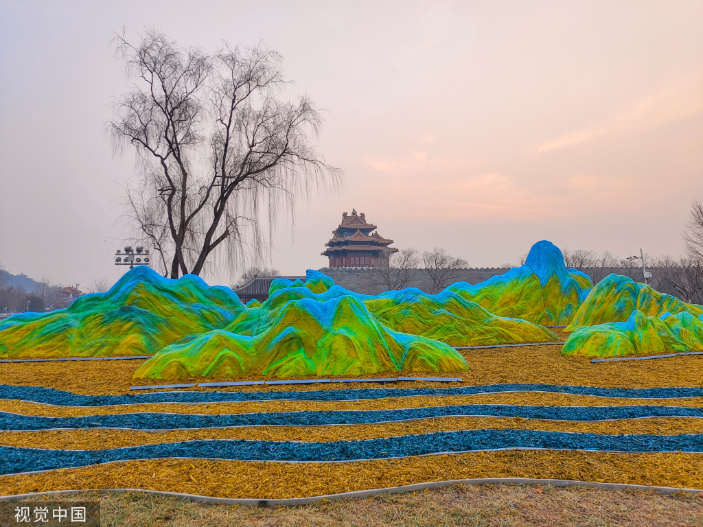 北京：故宫角楼造景“千里江山图”色彩绚丽