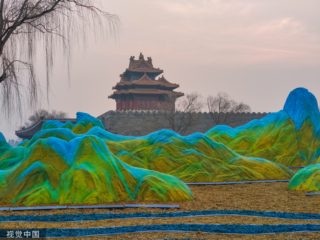 北京：故宫角楼造景“千里江山图”色彩绚丽