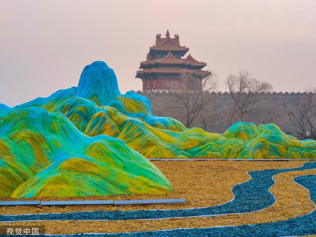 北京：故宫角楼造景“千里江山图”色彩绚丽
