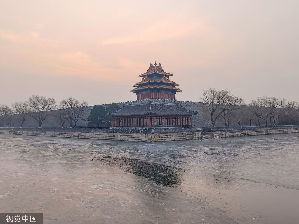 北京：故宫角楼造景“千里江山图”色彩绚丽