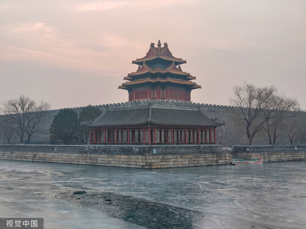 北京：故宫角楼造景“千里江山图”色彩绚丽