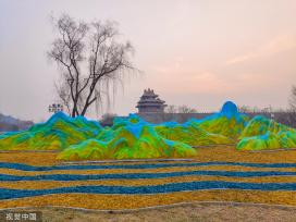 北京：故宫角楼造景“千里江山图”色彩绚丽