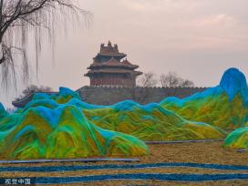 北京：故宫角楼造景“千里江山图”色彩绚丽