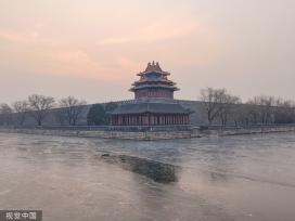 北京：故宫角楼造景“千里江山图”色彩绚丽